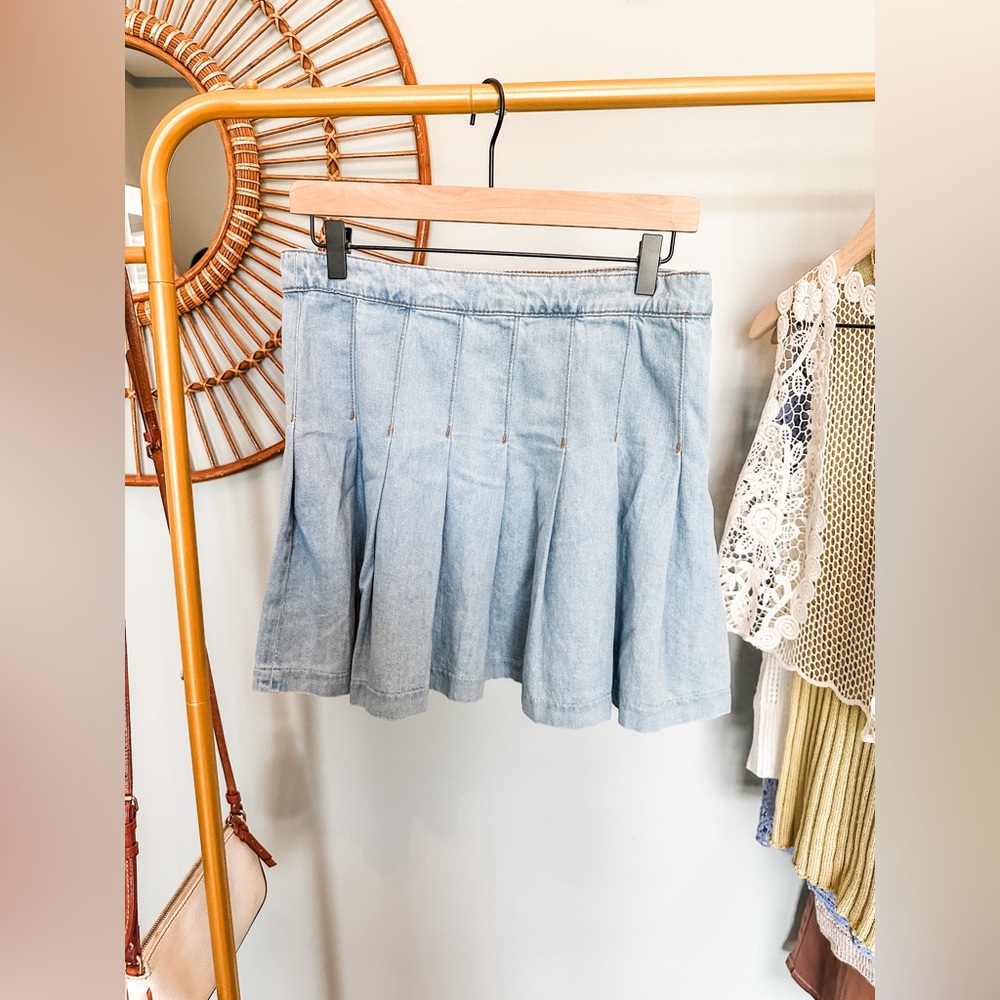 pleated mini skirt